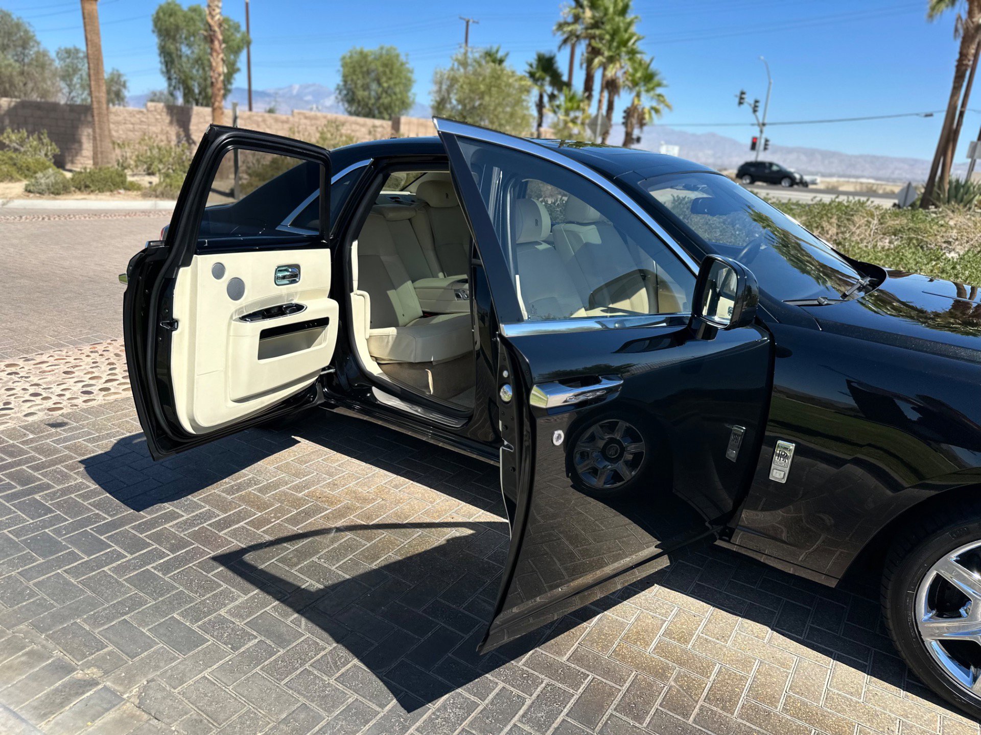 Used 2011 Rolls-Royce Ghost image 30