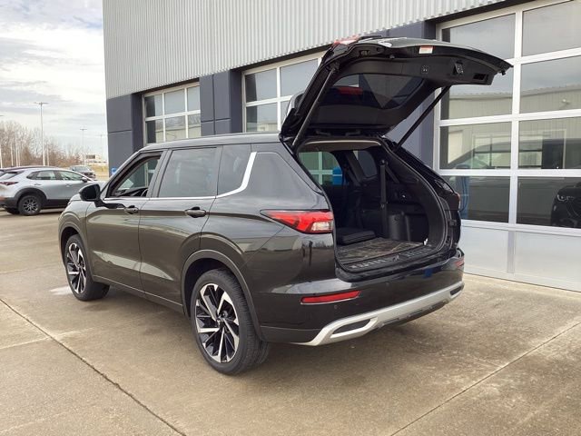 Used 2023 Mitsubishi Outlander SE image 12