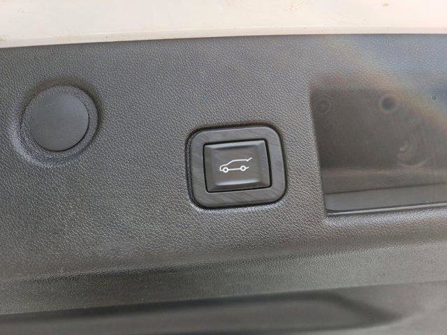 Used 2018 Chevrolet Equinox Premier FWD image 10