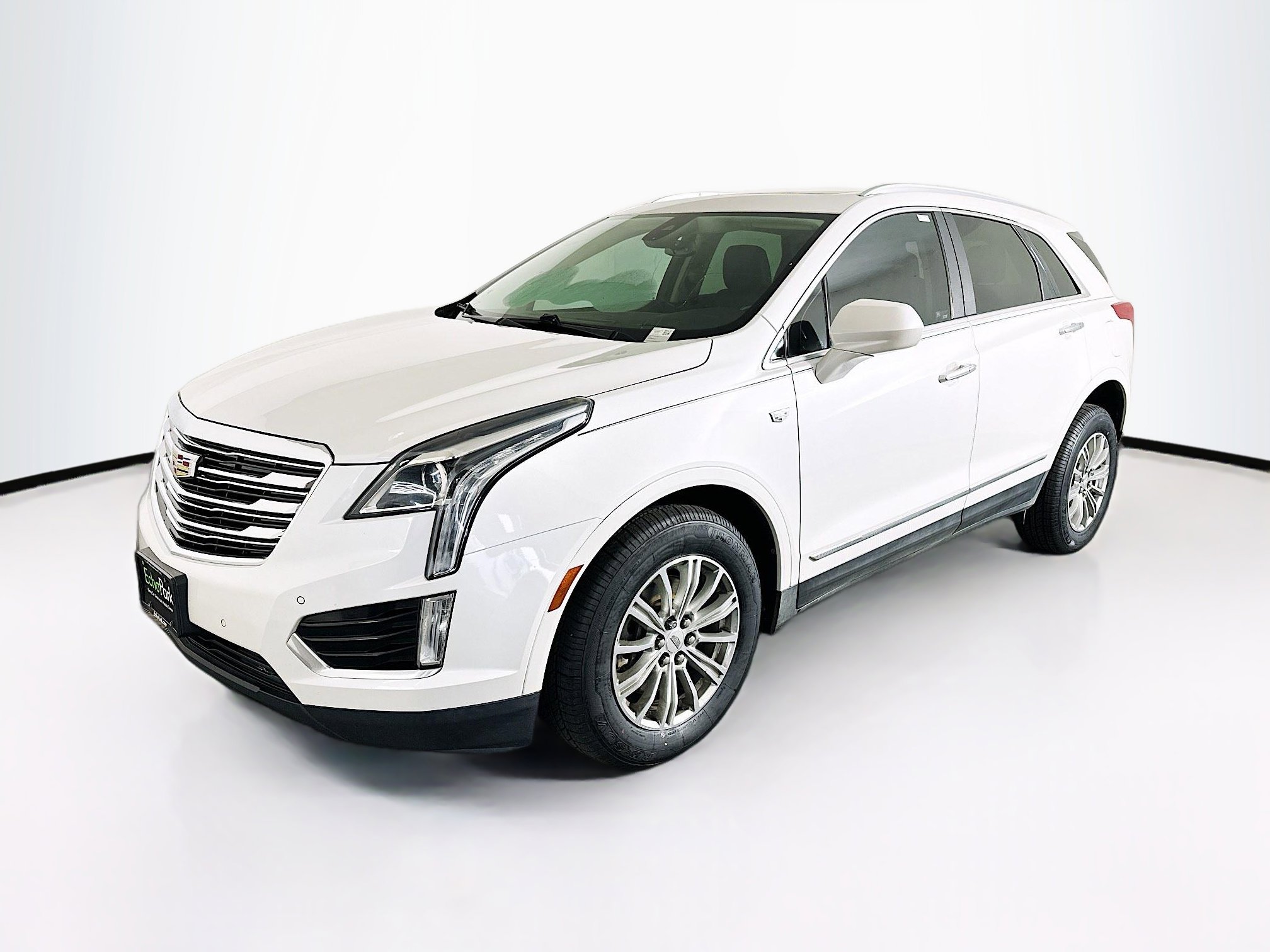 Used 2018 Cadillac XT5 Luxury w/ Driver Awareness Package FWD image 3