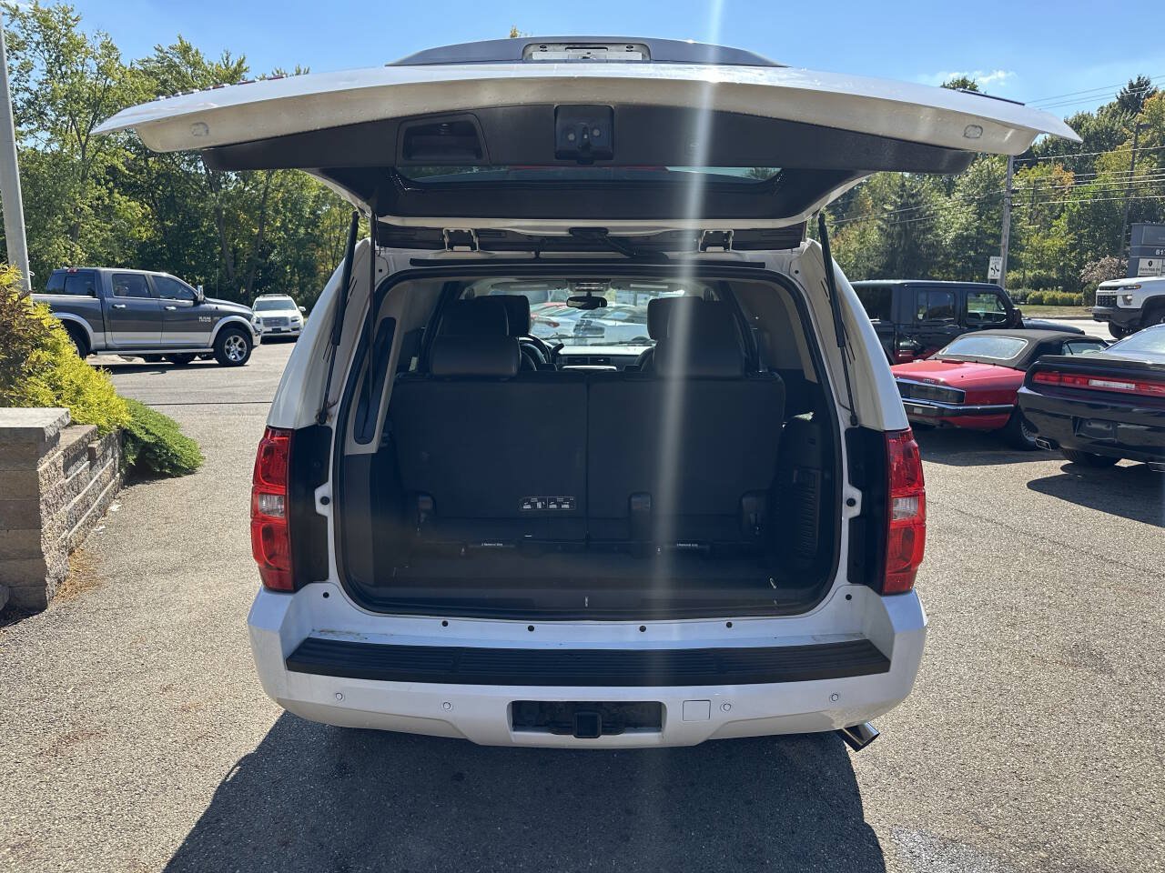 Used 2011 Chevrolet Tahoe LT w/ Luxury Package AWD/4WD image 6