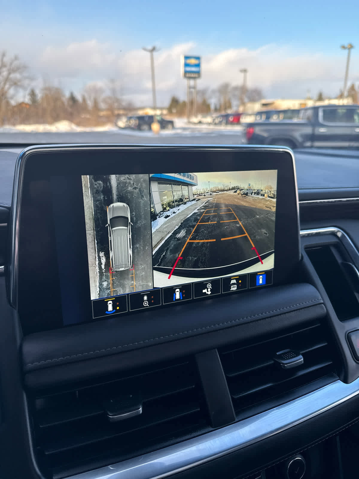 Used 2022 Chevrolet Tahoe Z71 w/ Z71 Off-Road Package image 15