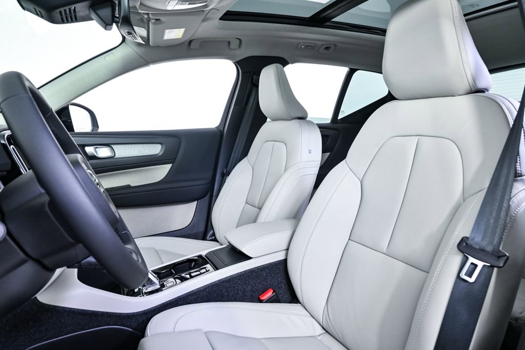 New 2026 Volvo XC40 B5 Ultra w/ Climate Package image 5