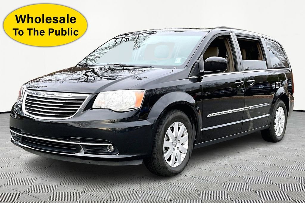 Used 2016 Chrysler Town & Country Touring image 3