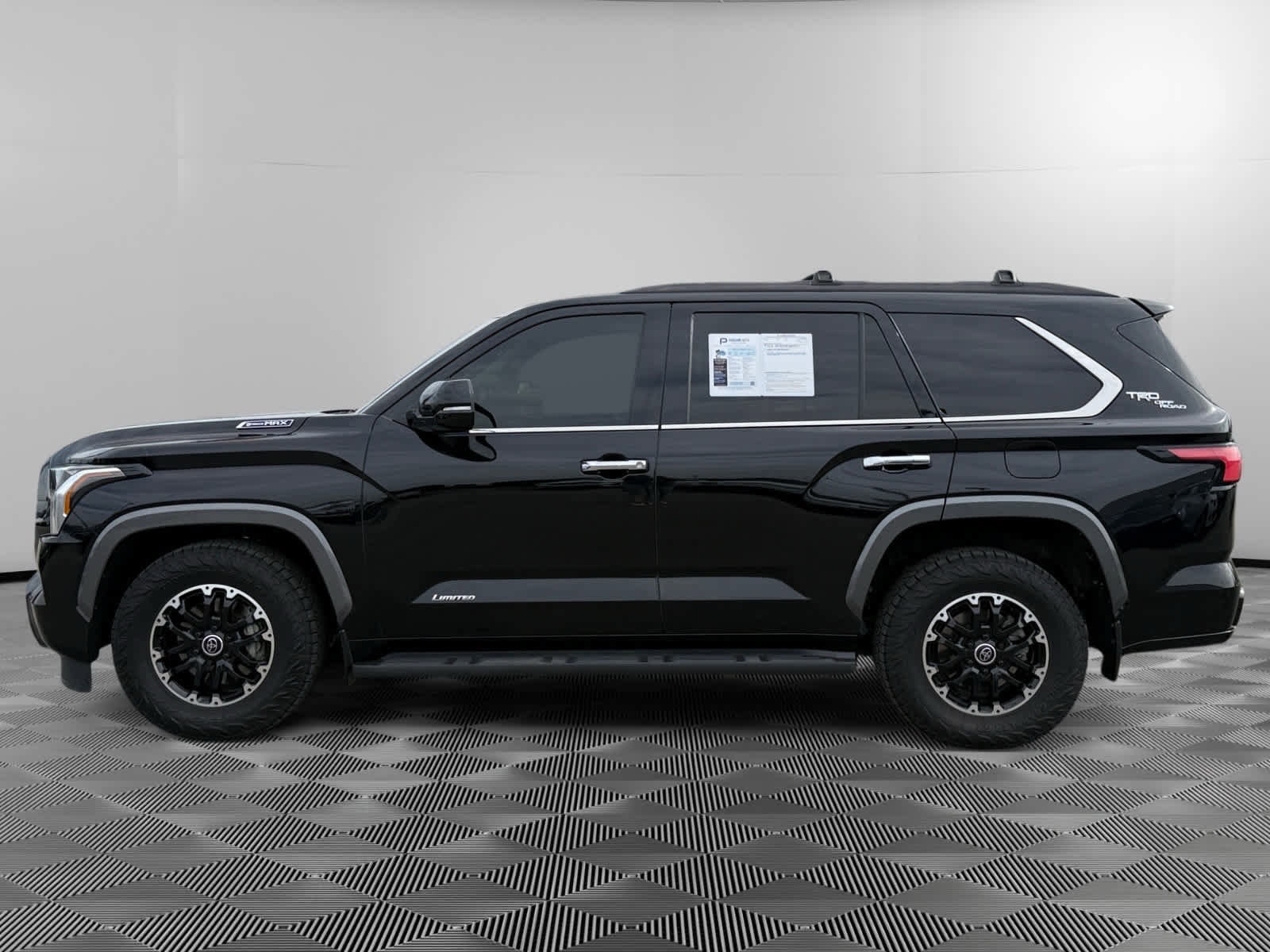 Used 2023 Toyota Sequoia Limited image 2