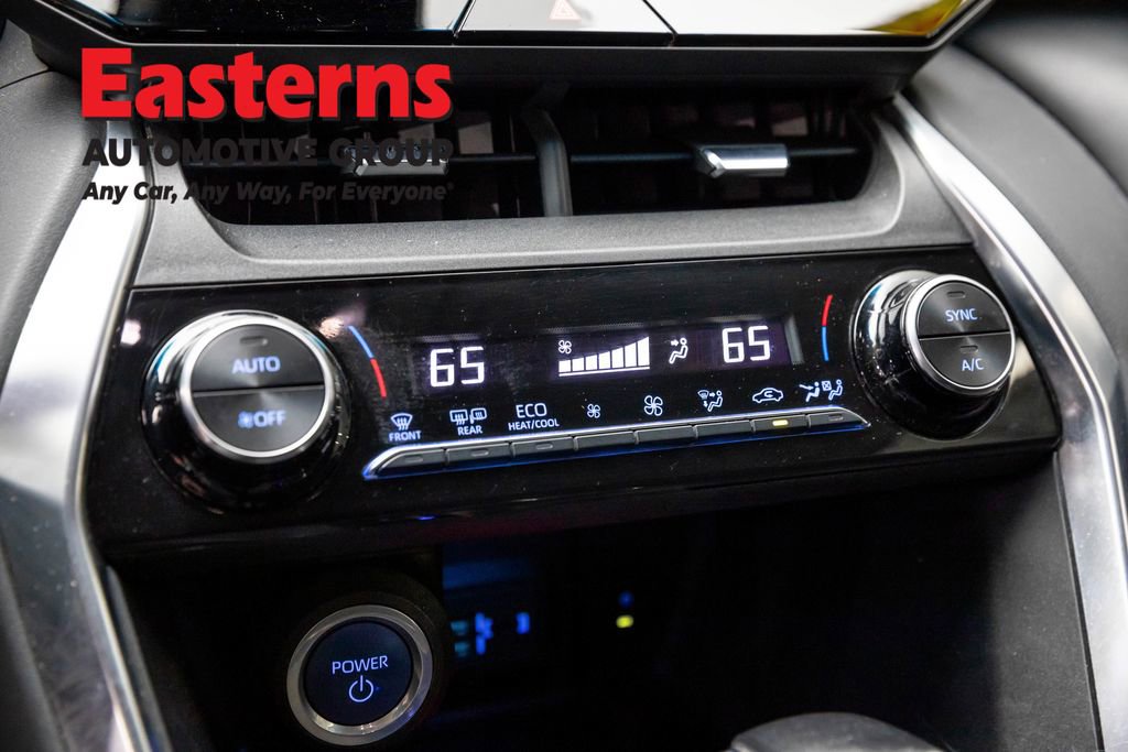 Used 2022 Toyota Venza LE image 19