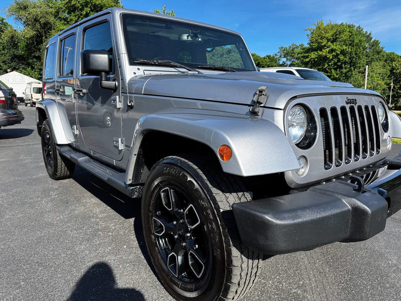 Used 2018 Jeep Wrangler Unlimited Sahara image 5