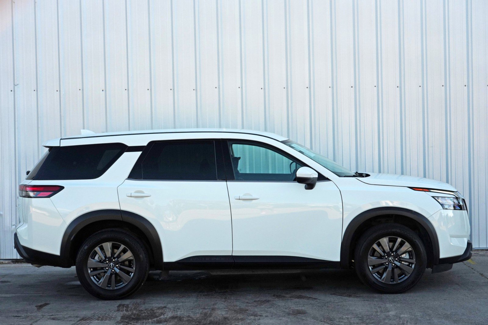 Used 2022 Nissan Pathfinder S image 48