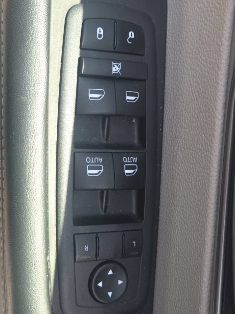 Used 2023 Chrysler Pacifica Touring-L FWD image 26