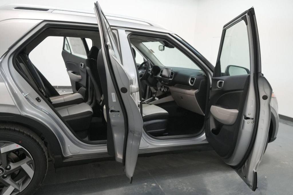 New 2025 Hyundai Venue SEL image 35
