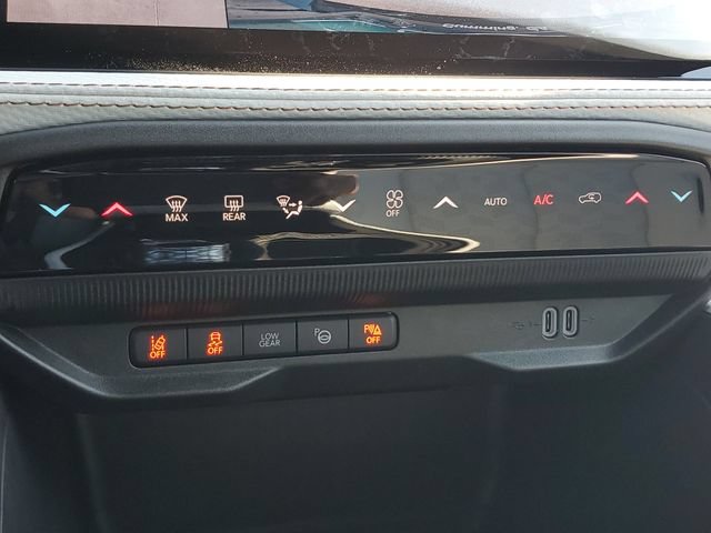 New 2026 Jeep Cherokee Overland w/ Trailer Tow Group AWD/4WD image 33
