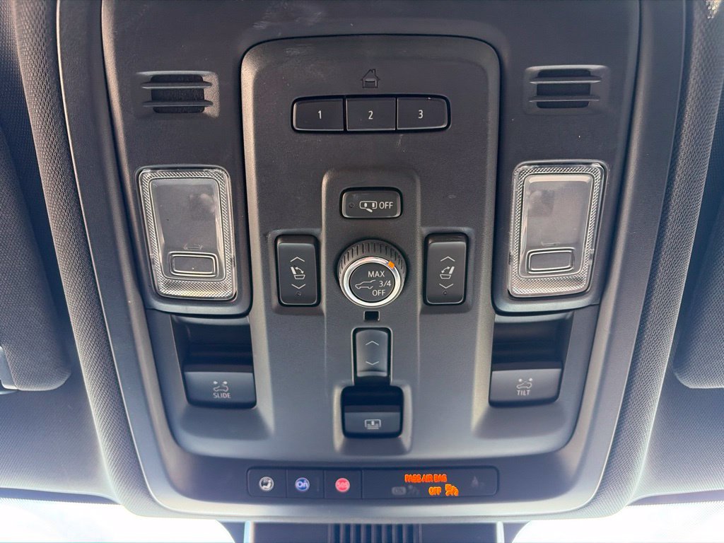Used 2023 Chevrolet Suburban High Country w/ Premium Package 2 AWD/4WD image 24