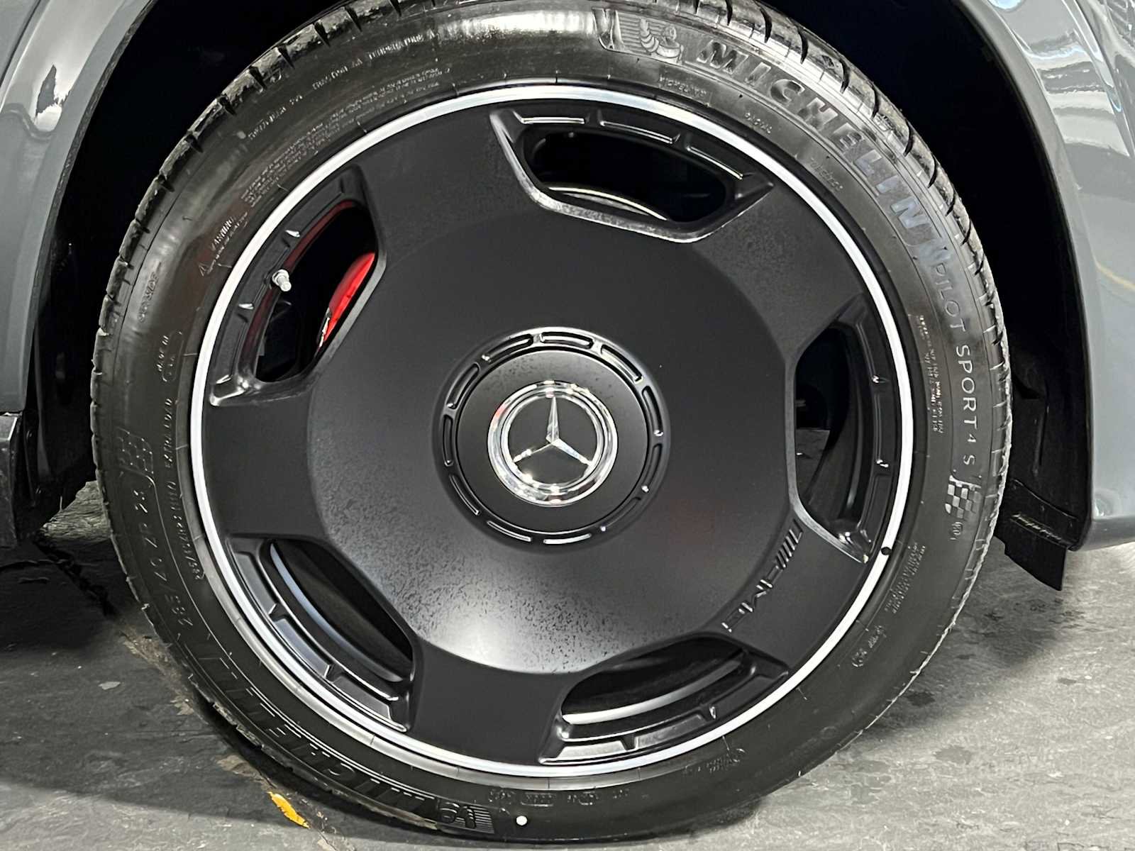 New 2025 Mercedes-Benz GLS 63 AMG 4MATIC image 9