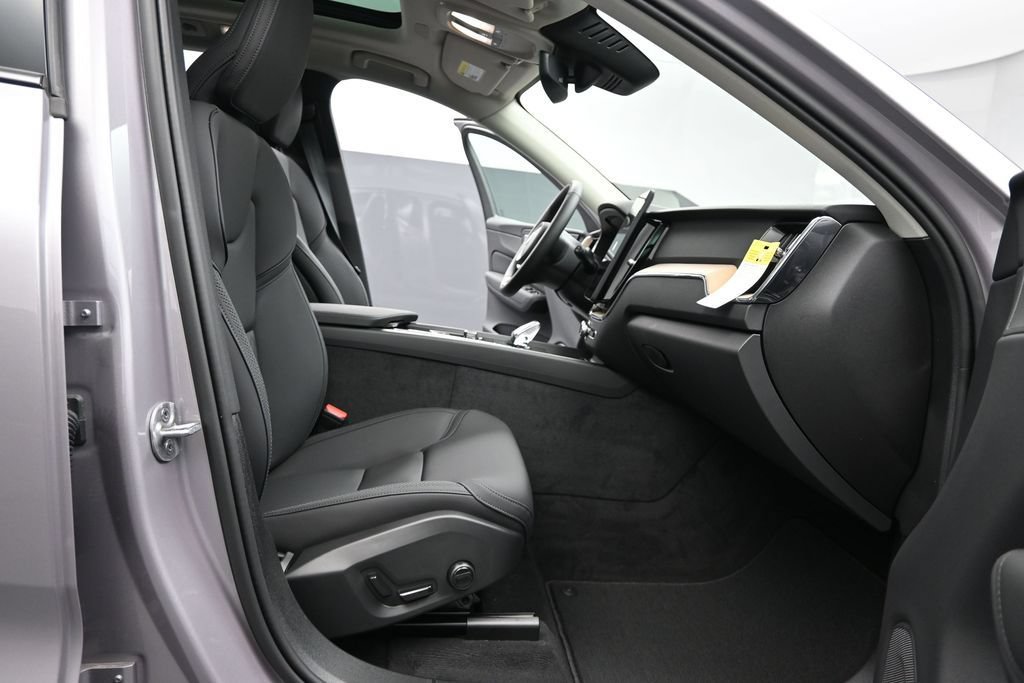 New 2026 Volvo XC60 B5 Core w/ Climate Package AWD/4WD image 40