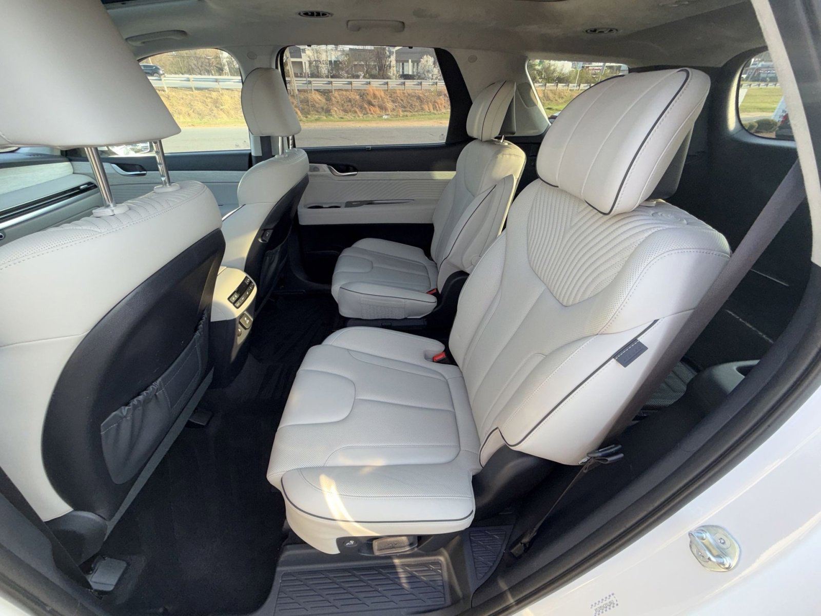 Used 2023 Hyundai Palisade Calligraphy image 25