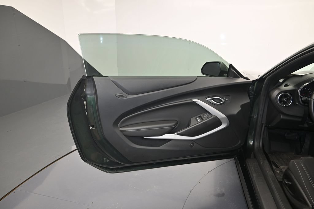 Used 2020 Chevrolet Camaro LT RWD image 10