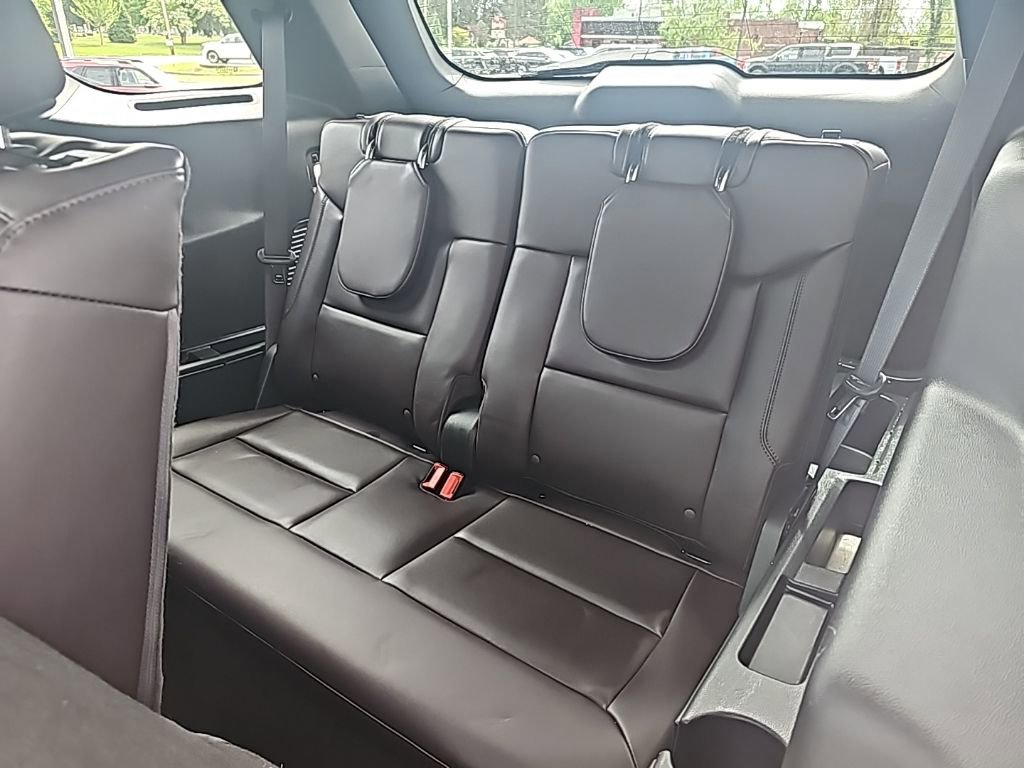 Used 2025 Ford Explorer Platinum AWD/4WD image 15