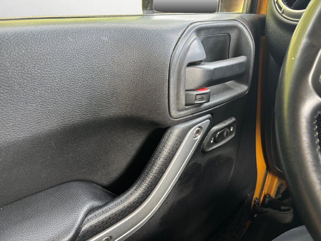 Used 2014 Jeep Wrangler Sahara w/ Connectivity Group AWD/4WD image 19