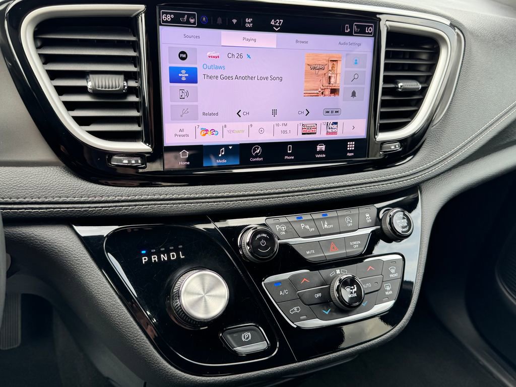 Used 2025 Chrysler Pacifica Select image 23