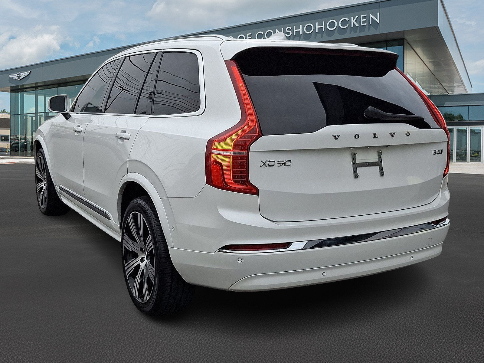 Used 2024 Volvo XC90 B5 Plus AWD/4WD image 4