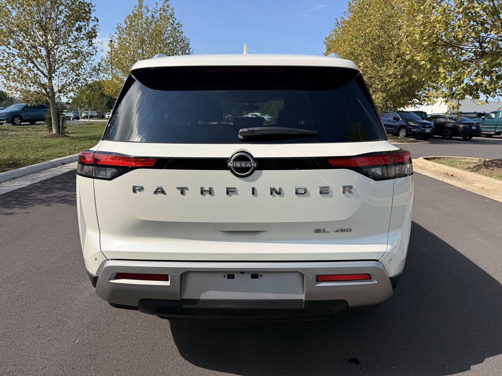 Used 2023 Nissan Pathfinder SL AWD/4WD image 6