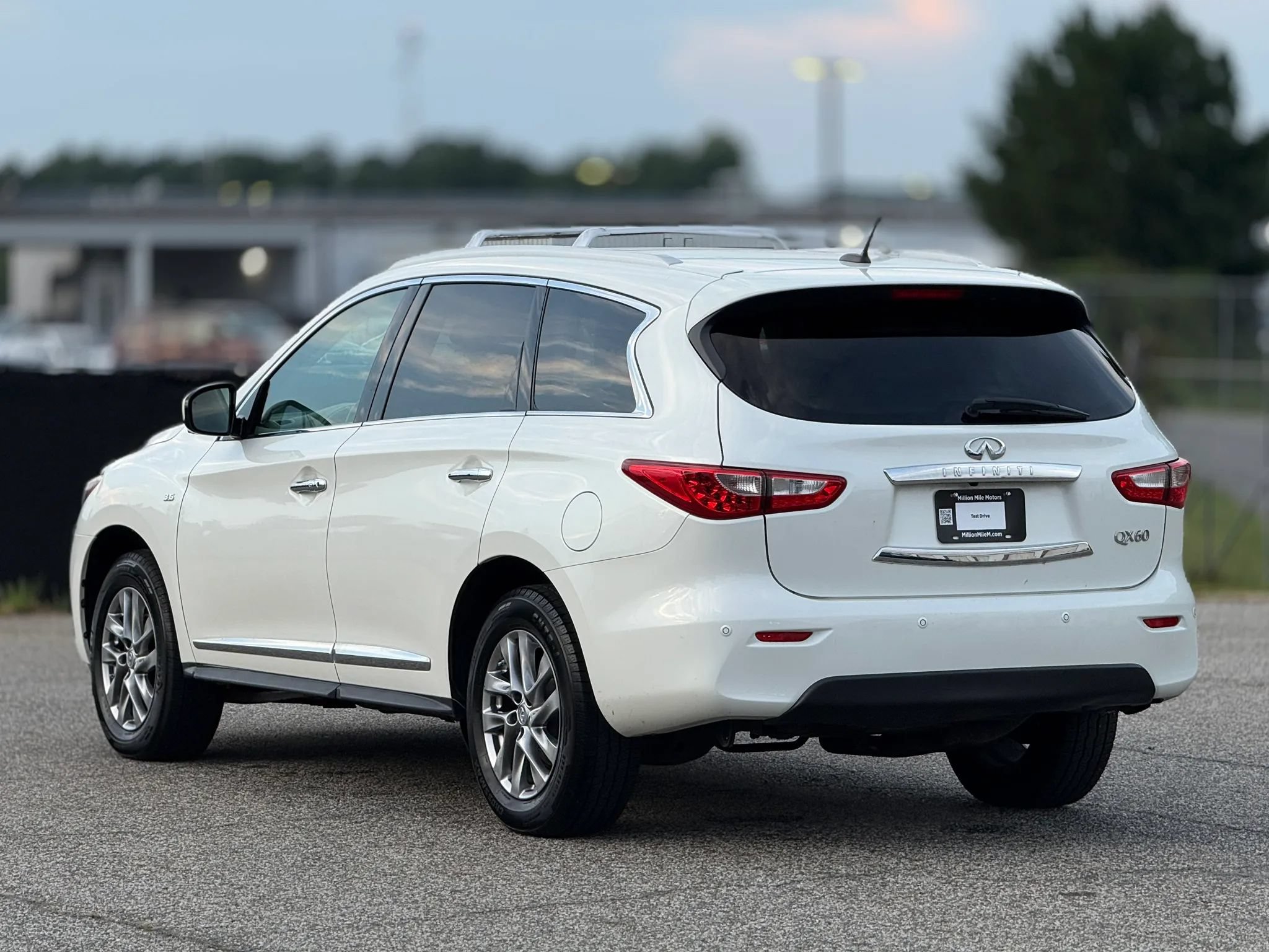 Used 2015 INFINITI QX60 Luxe w/ Premium Plus Package AWD/4WD image 9