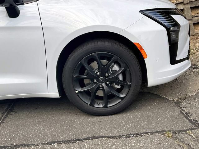 New 2027 Chrysler Pacifica Limited AWD/4WD image 3