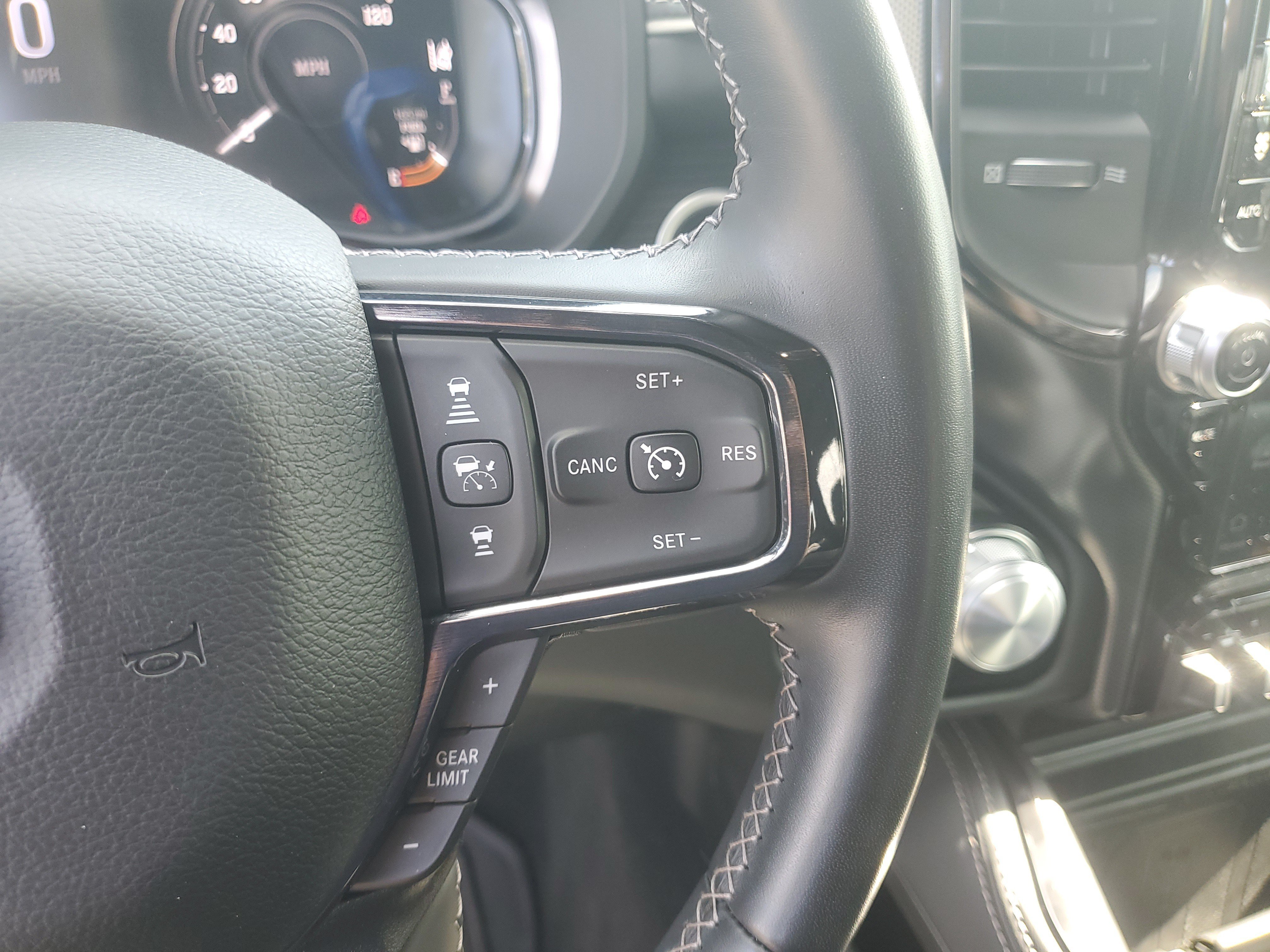Used 2023 RAM 1500 Limited AWD/4WD image 17