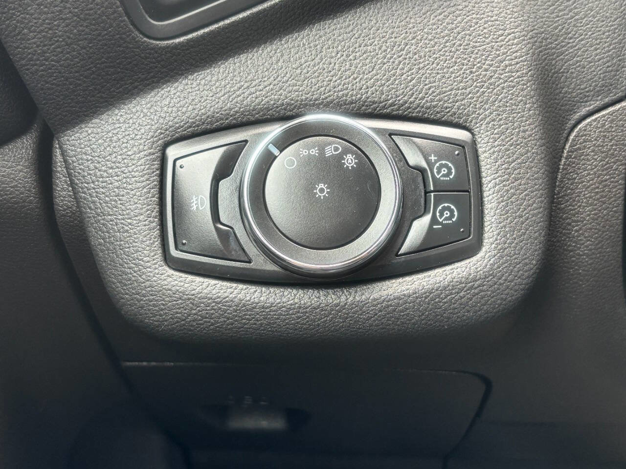 Used 2013 Ford Escape SE image 32