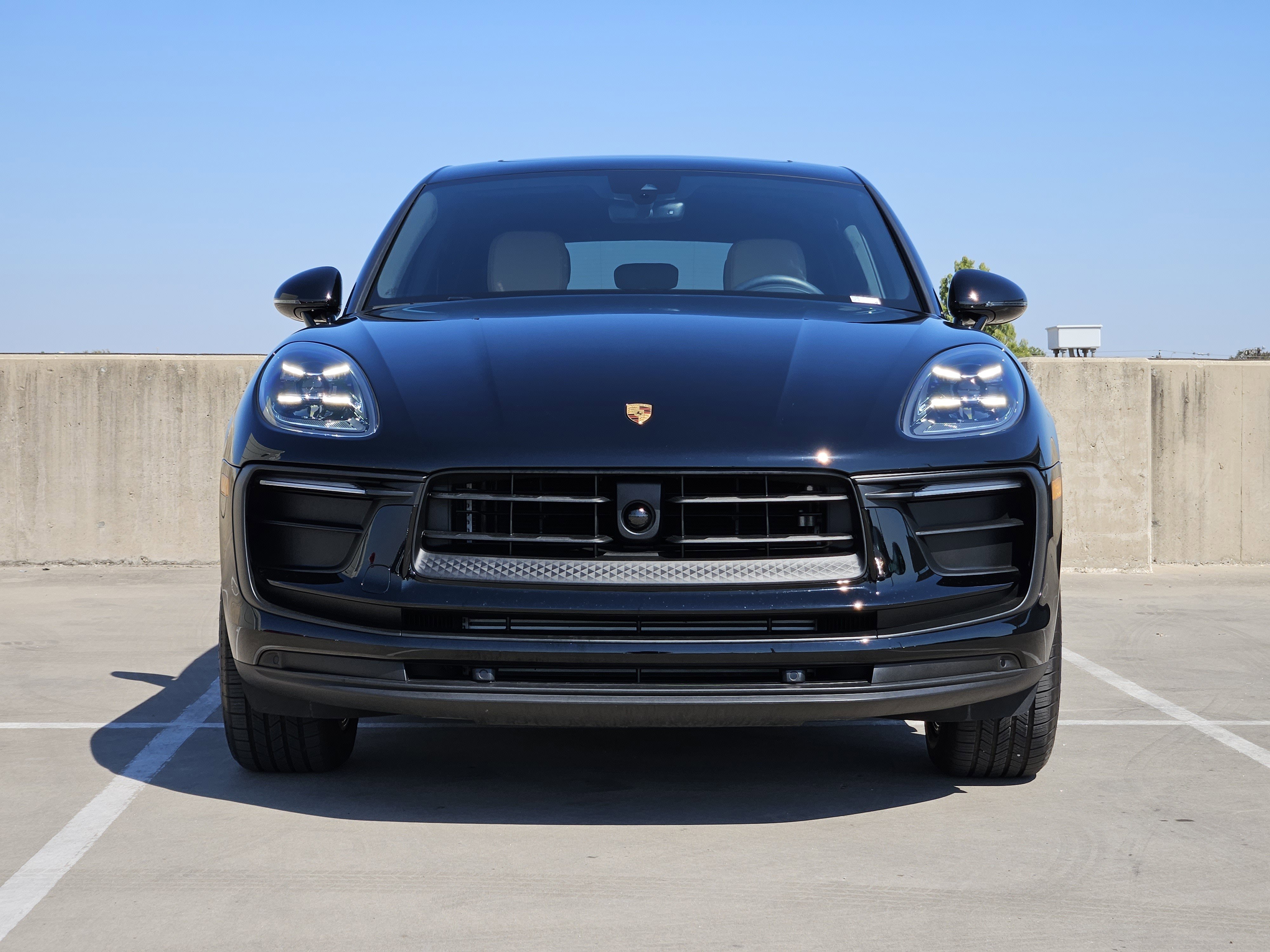 Certified 2025 Porsche Macan image 11
