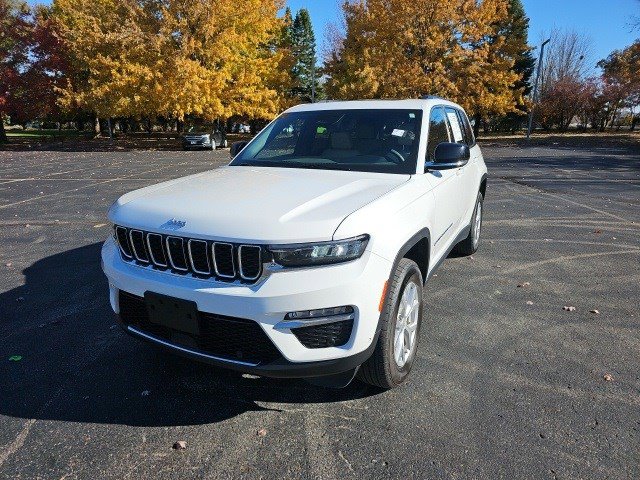 Used 2023 Jeep Grand Cherokee Limited w/ Luxury Tech Group II image 2