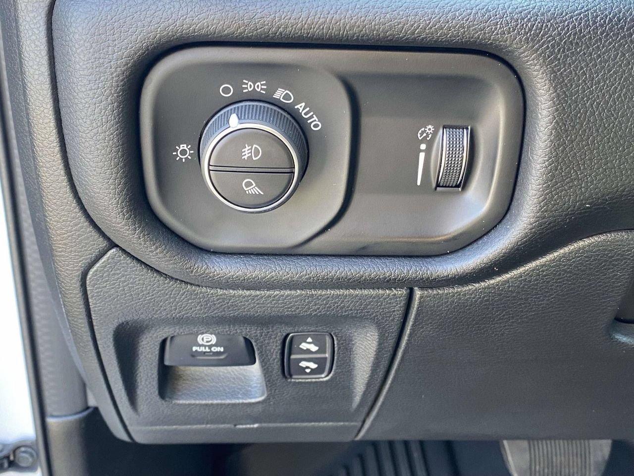 Used 2023 RAM 1500 Big Horn AWD/4WD image 19
