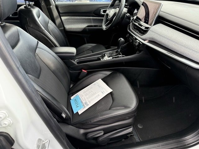 Used 2024 Jeep Compass Latitude image 28