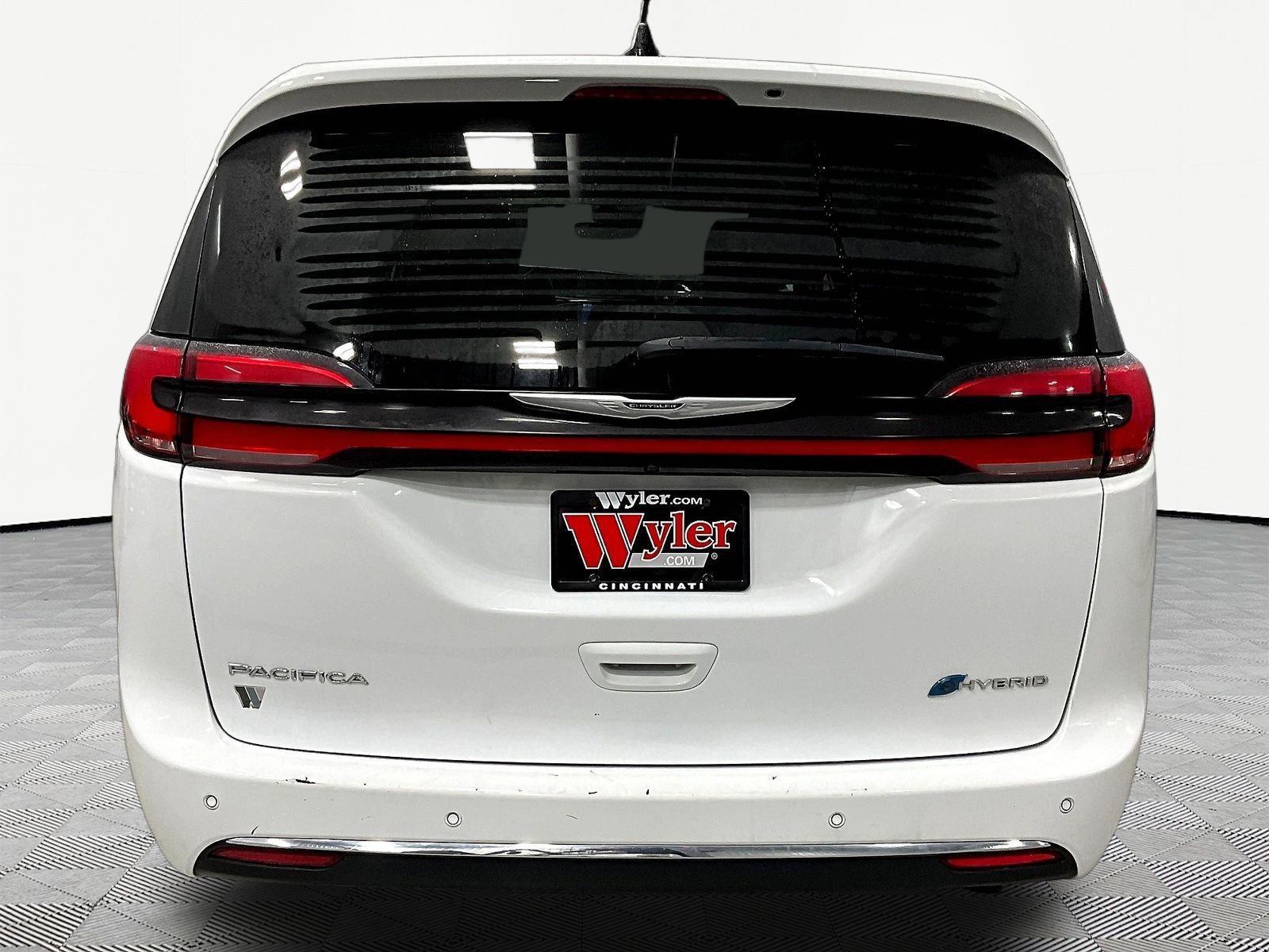 Used 2024 Chrysler Pacifica Limited FWD image 5