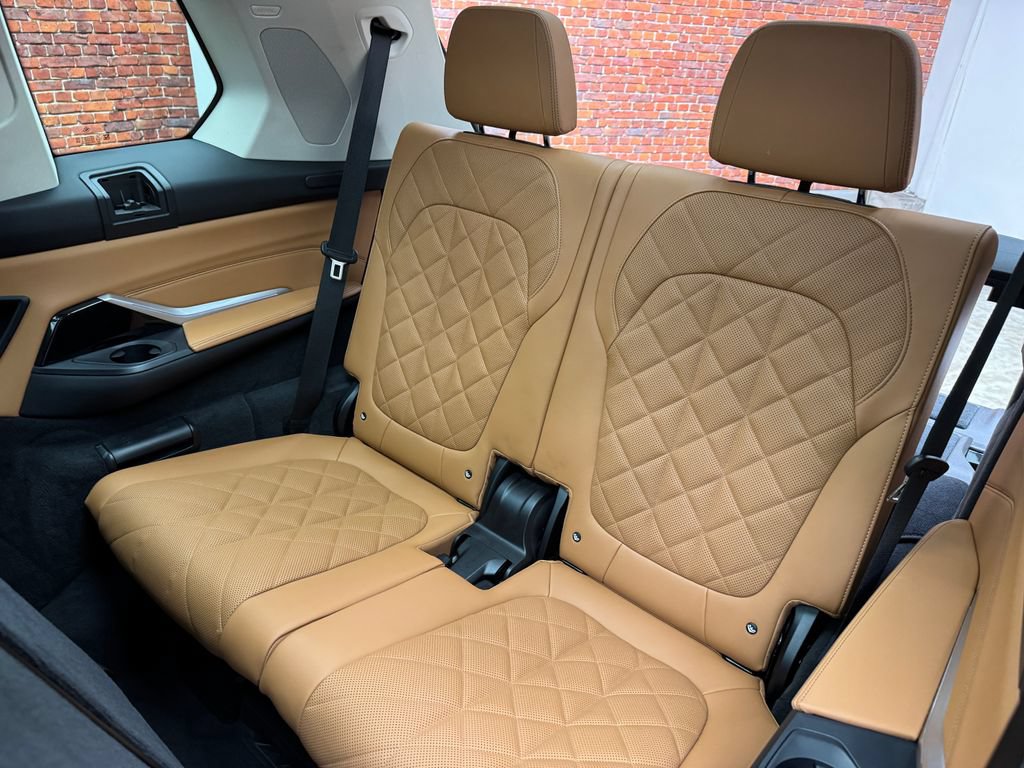 Used 2024 BMW X7 xDrive40i w/ Premium Package AWD/4WD image 26