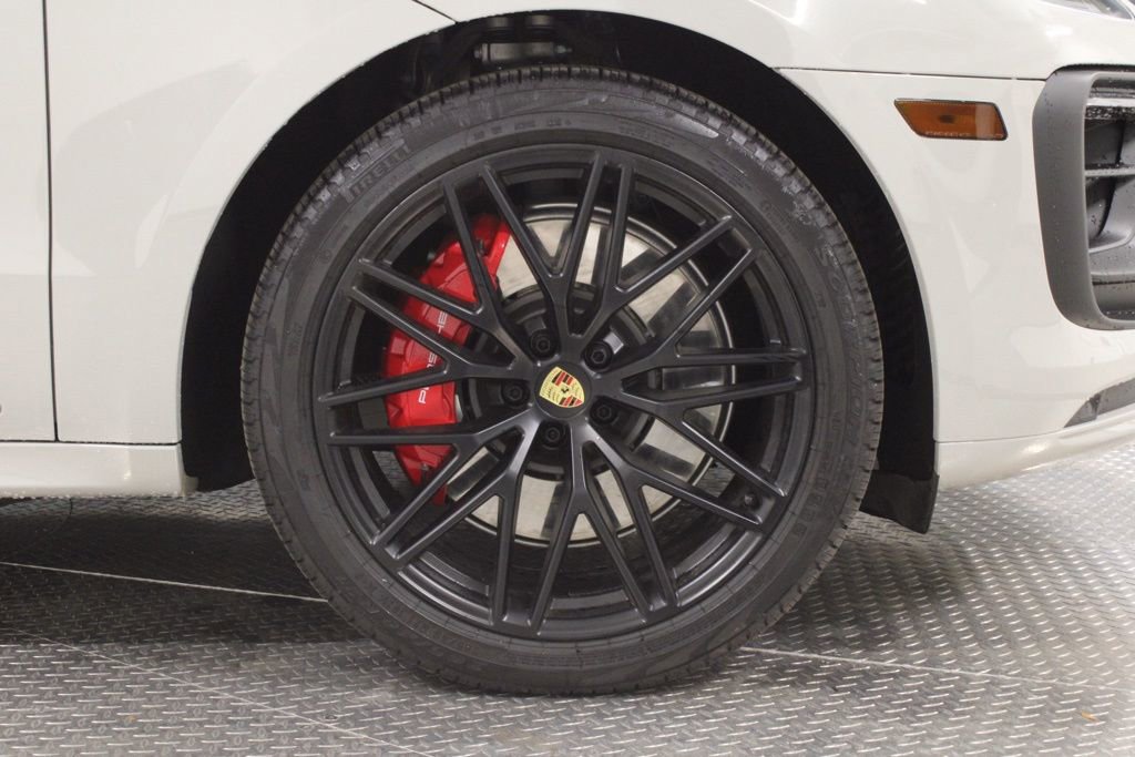 Certified 2025 Porsche Macan GTS image 18