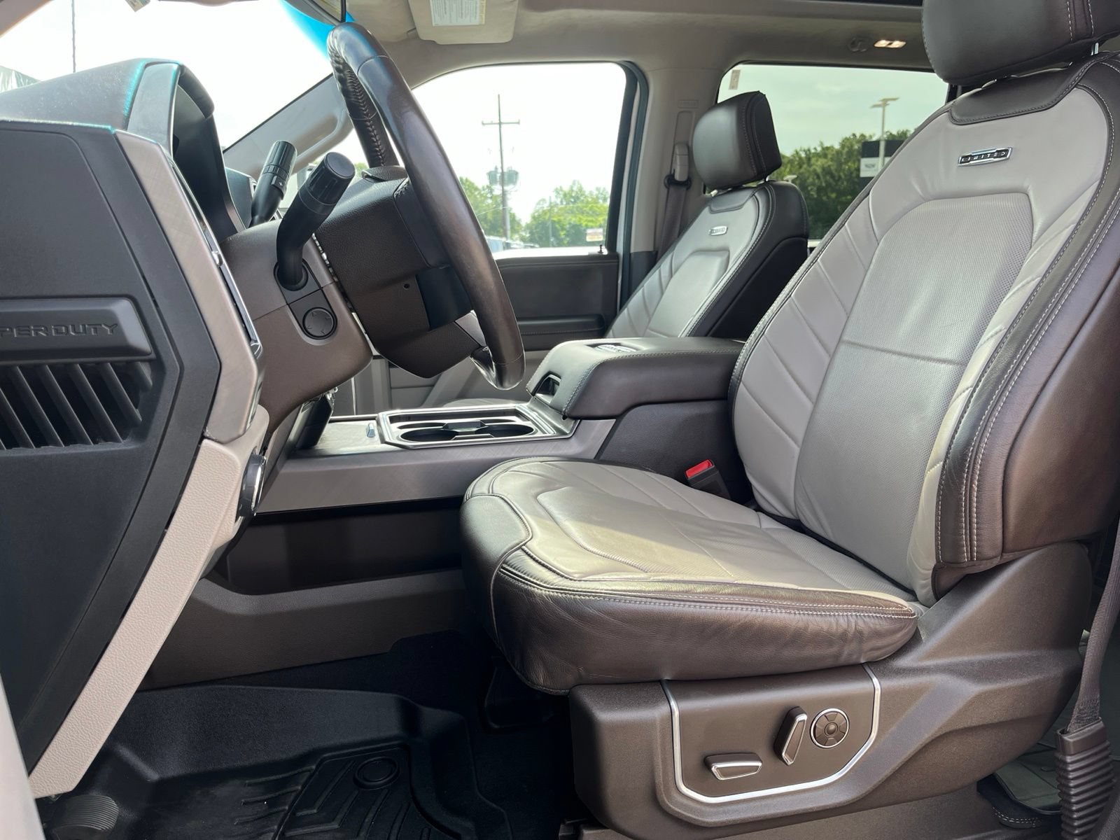 Used 2019 Ford F350 Limited AWD/4WD image 8