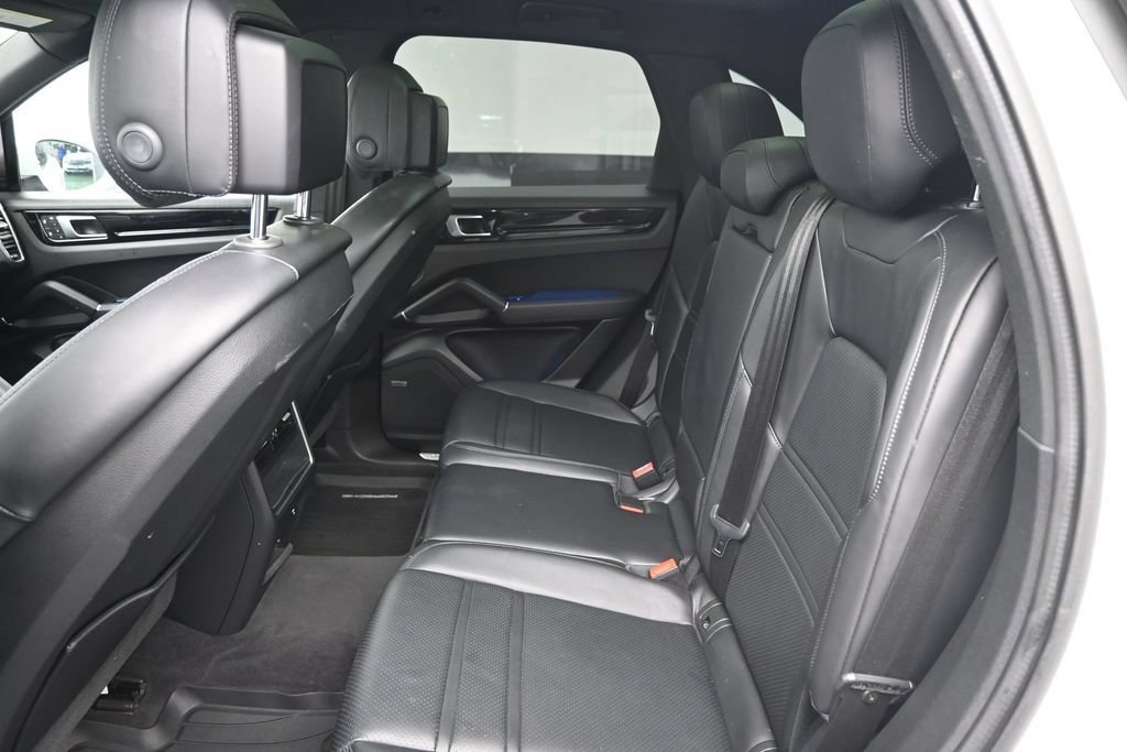 Used 2022 Porsche Cayenne AWD/4WD image 28