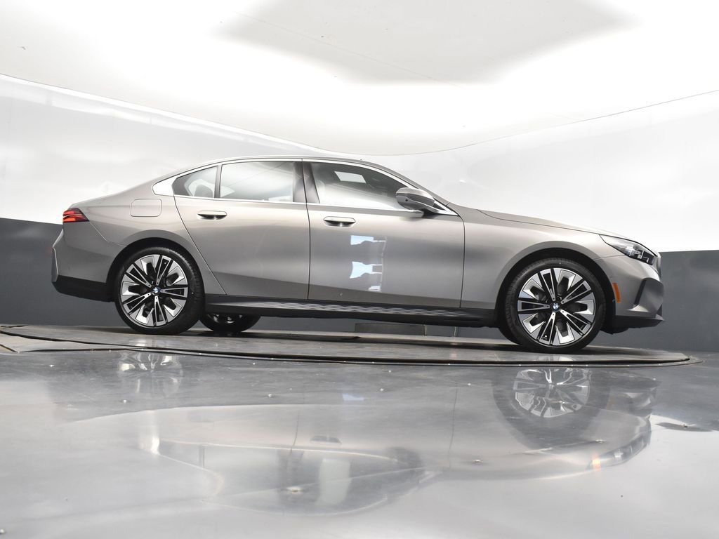 New 2026 BMW 530i xDrive w/ Premium Package AWD/4WD image 43