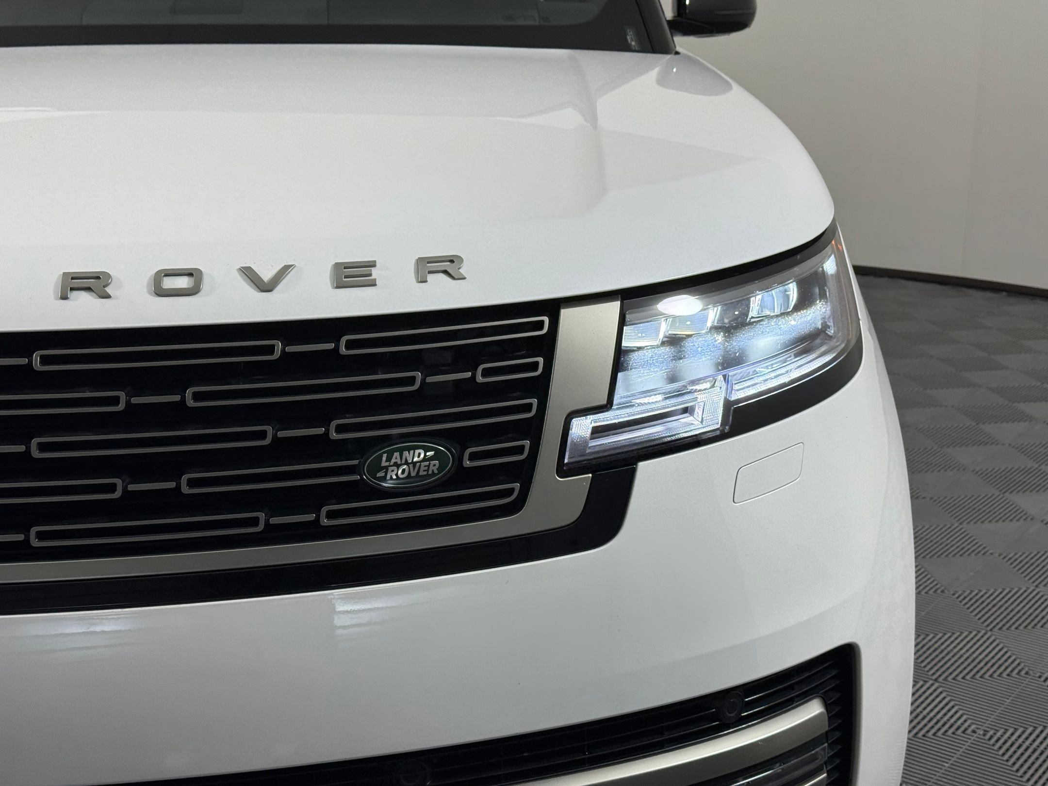 Used 2025 Land Rover Range Rover Long Wheelbase SE AWD/4WD image 12