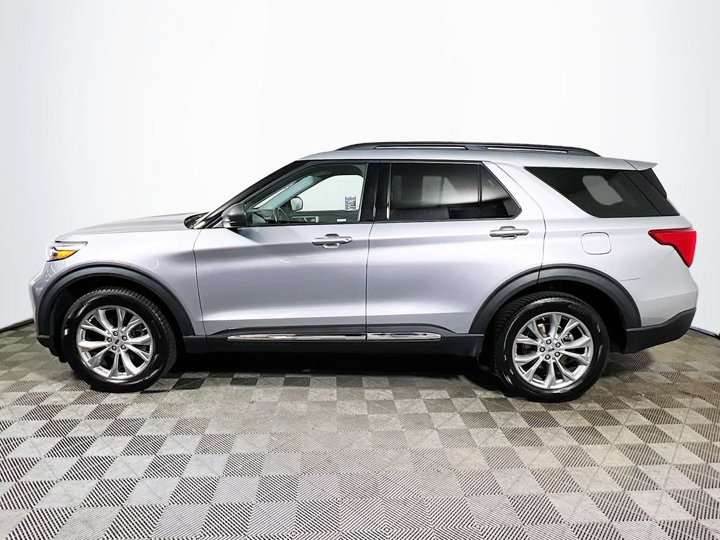 Used 2020 Ford Explorer XLT w/ Equipment Group 202A AWD/4WD image 4