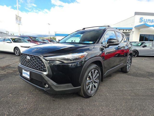 Used 2022 Toyota Corolla Cross XLE w/ Convenience Package