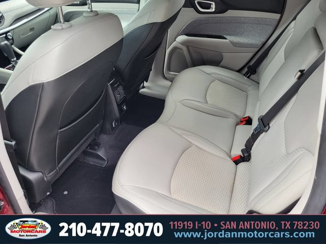 Used 2022 Jeep Compass Latitude FWD image 18