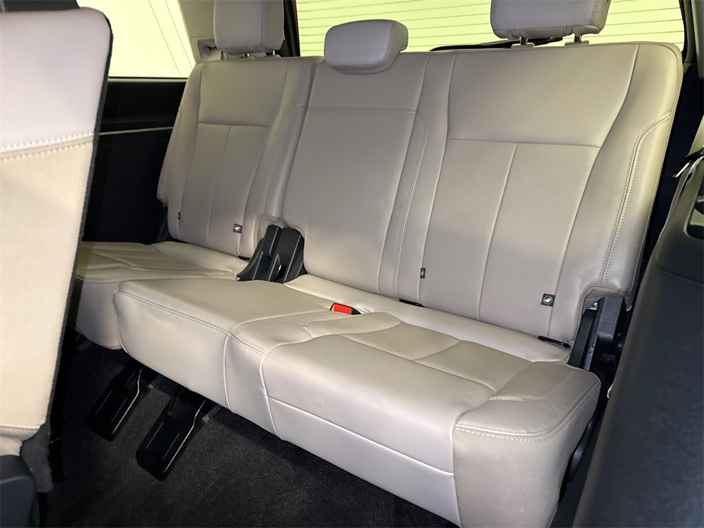 Used 2023 Ford Expedition XLT image 18