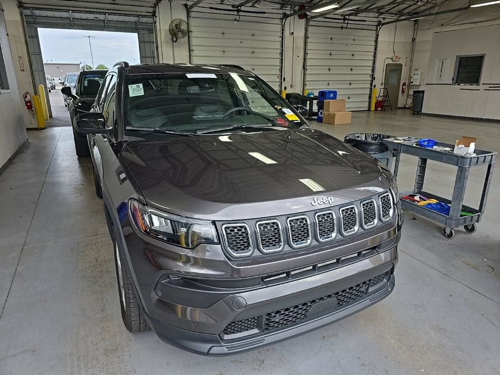 Used 2024 Jeep Compass Latitude w/ Convenience Group