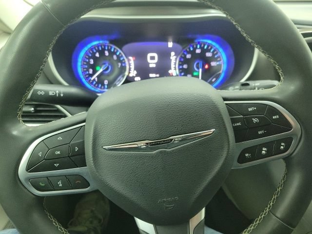 Used 2023 Chrysler Pacifica Touring-L FWD image 26