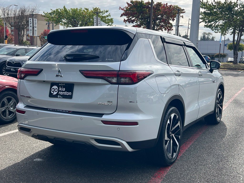 Used 2024 Mitsubishi Outlander 4WD Plug-In Hybrid image 7