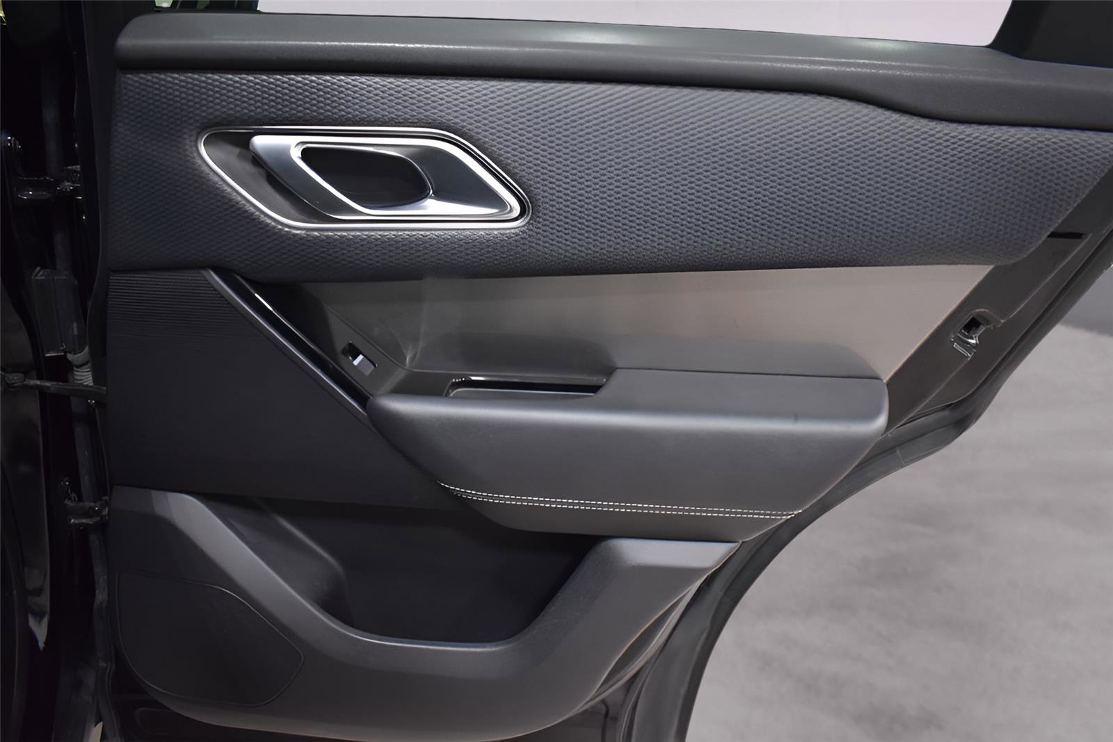 Used 2019 Land Rover Range Rover Velar S AWD/4WD image 18