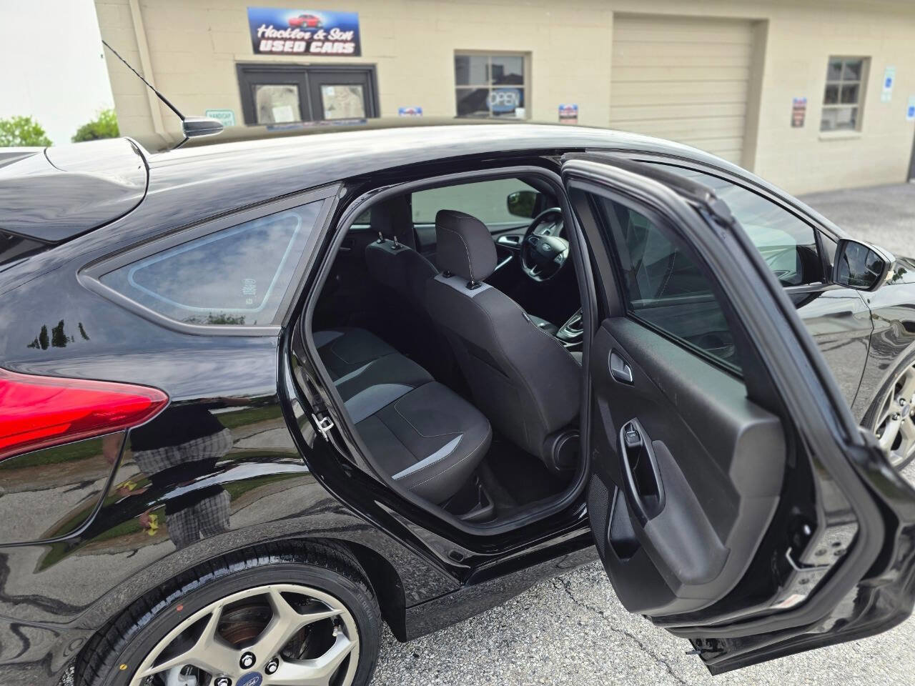 Used 2018 Ford Focus ST FWD image 18