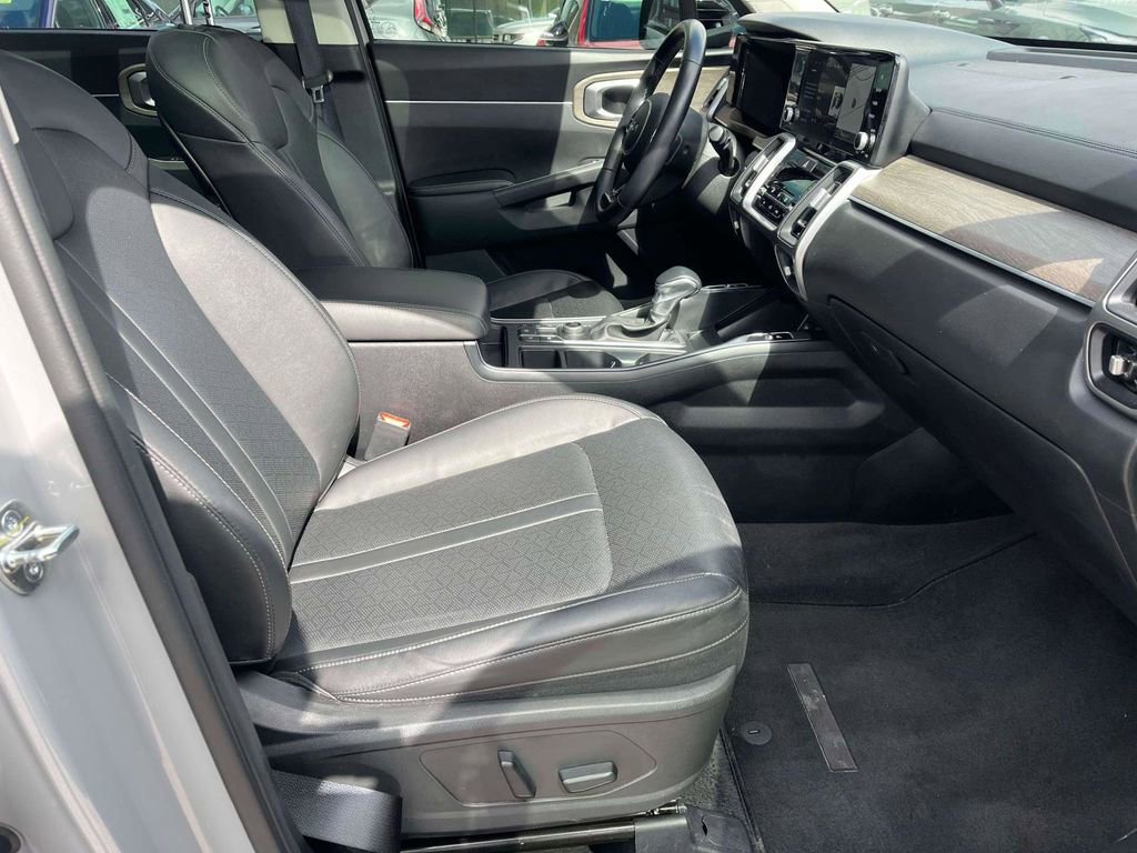 Used 2023 Kia Sorento X-Line EX image 12
